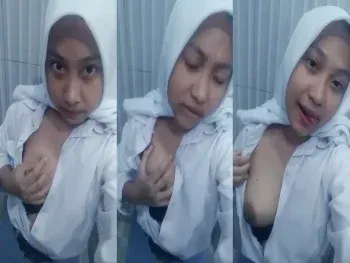 Jilbab ABG Indo Pap Memek Basah Buat Guru Penjas Ngaceng Gila